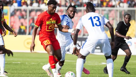 “曼联态度反转？齐尔克泽有望冬窗加盟尤文，租借传闻成焦点！”